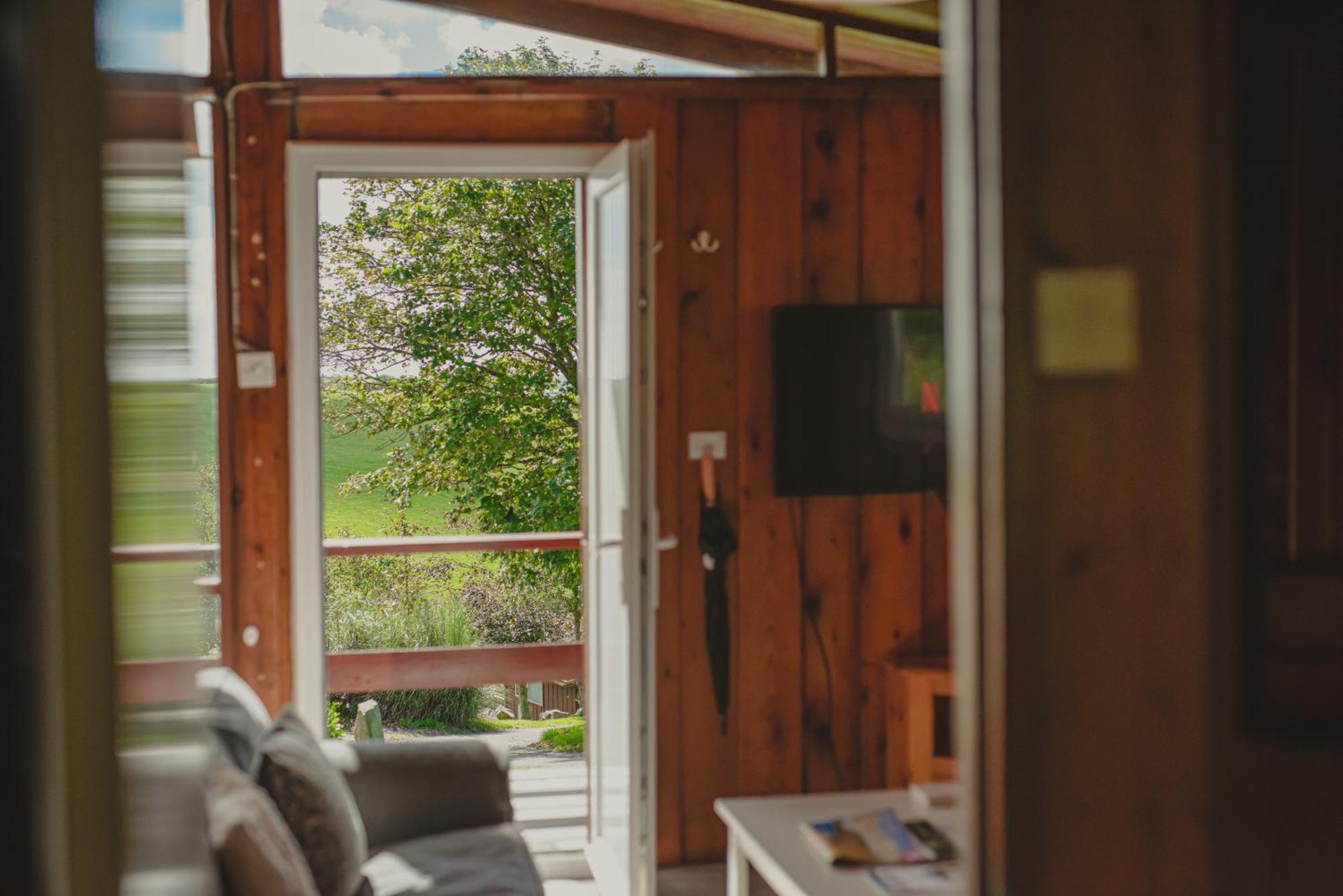 Timber Hill Self Catering Cedar Lodges Брод-Хейвен Экстерьер фото