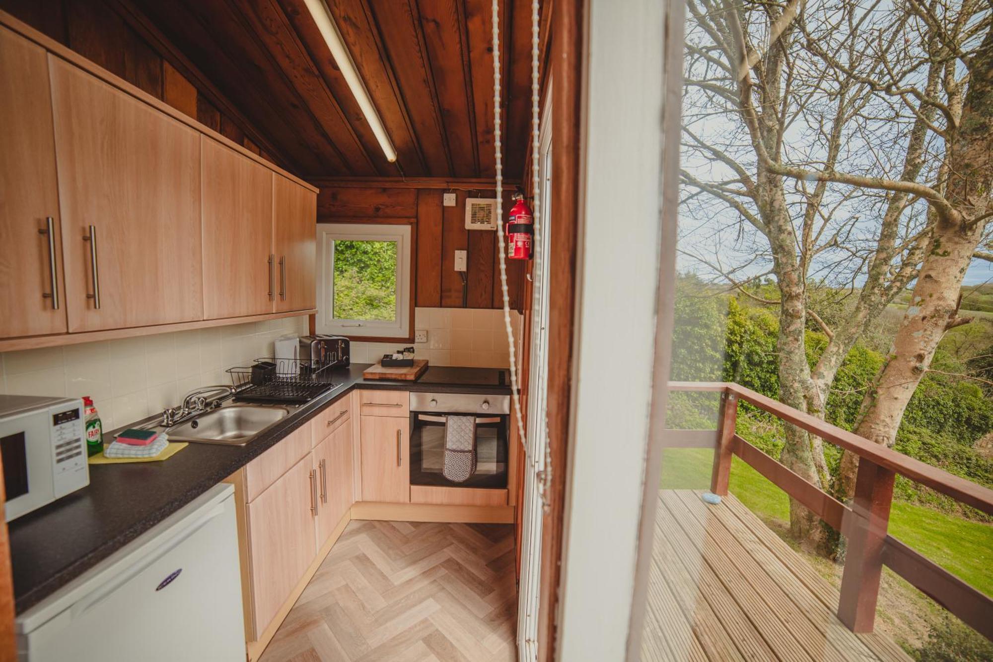 Timber Hill Self Catering Cedar Lodges Брод-Хейвен Экстерьер фото